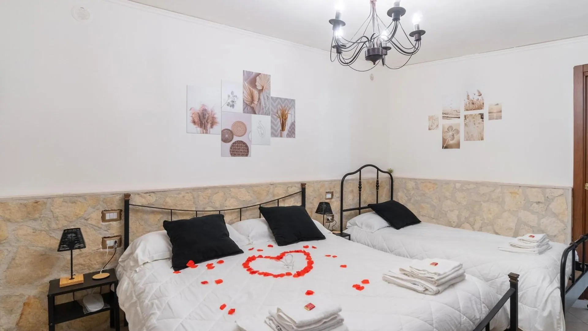 Spaccanapoli, B&B, Terrazza, Doccia Idromassaggio 0*, Naples Italy