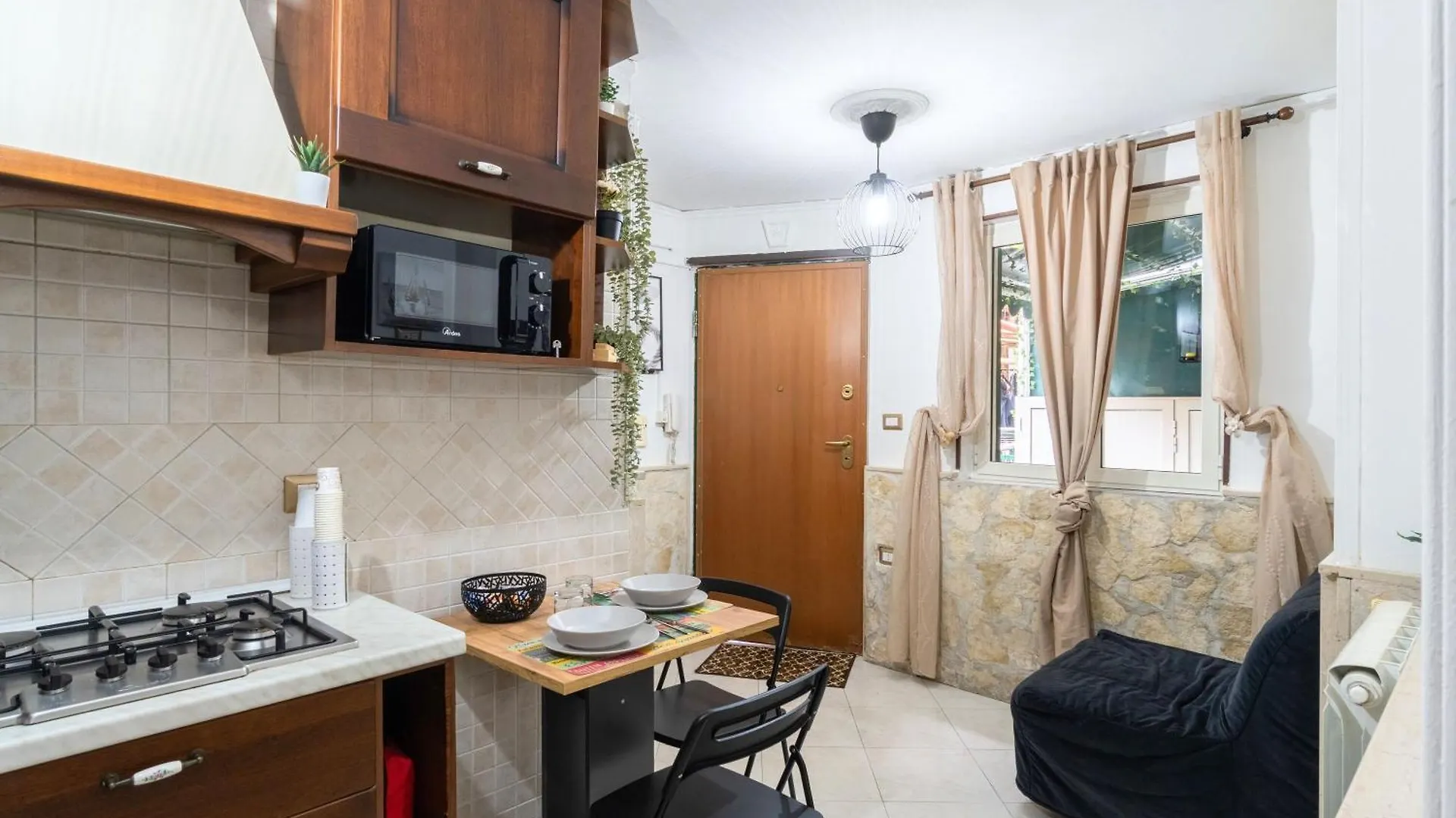 Spaccanapoli, B&B, Terrazza, Doccia Idromassaggio Apartment Naples