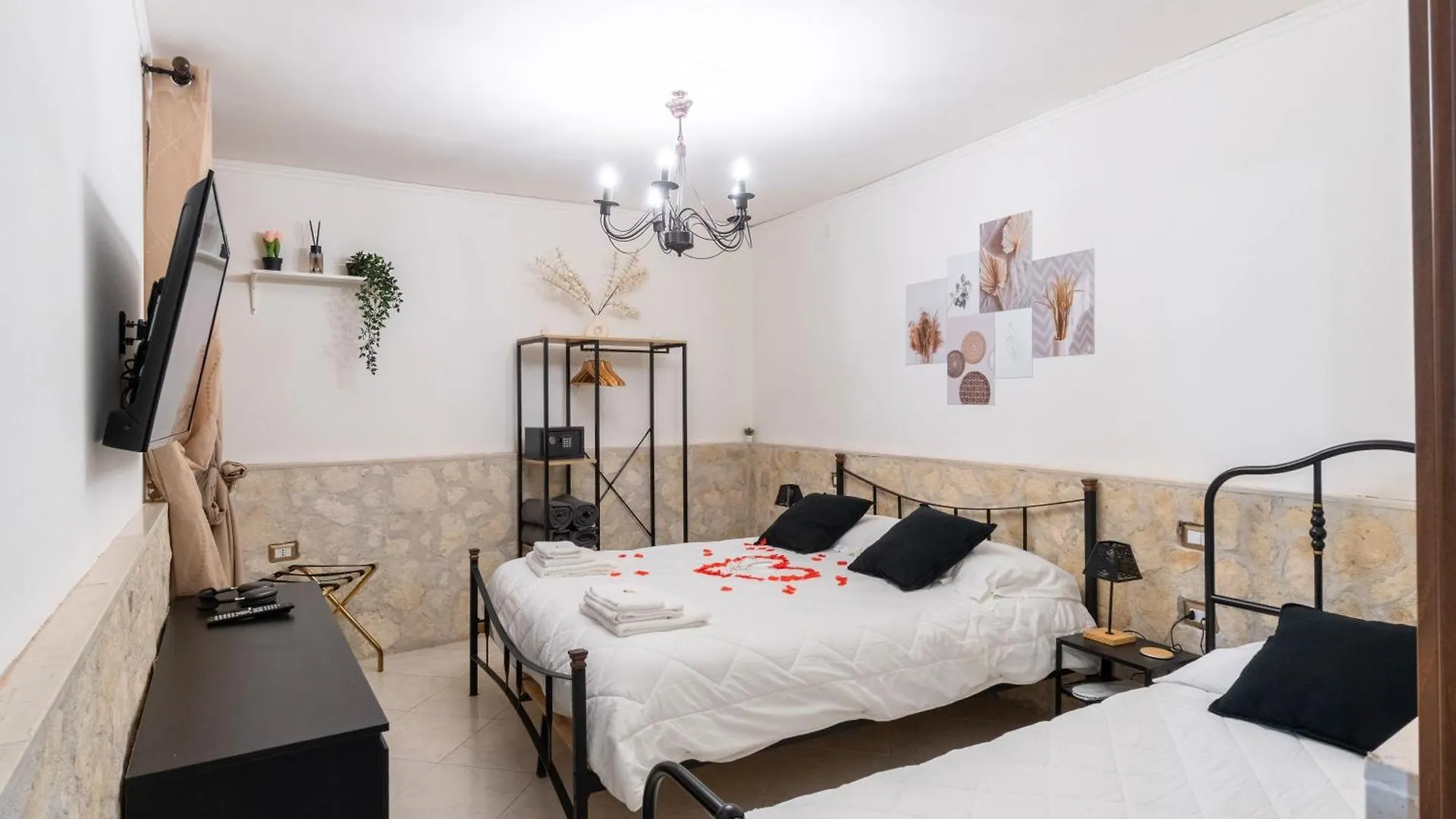 Spaccanapoli, B&B, Terrazza, Doccia Idromassaggio Italy